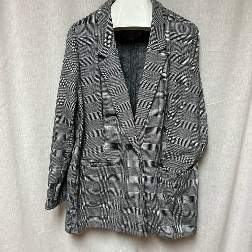 Women’s business casual blazer b/w plaid size 3X plus comfortable